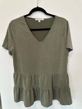 Green Envelope Los Angeles Olive Green Tiered V-Neck Short Sleeve Peplum Top L